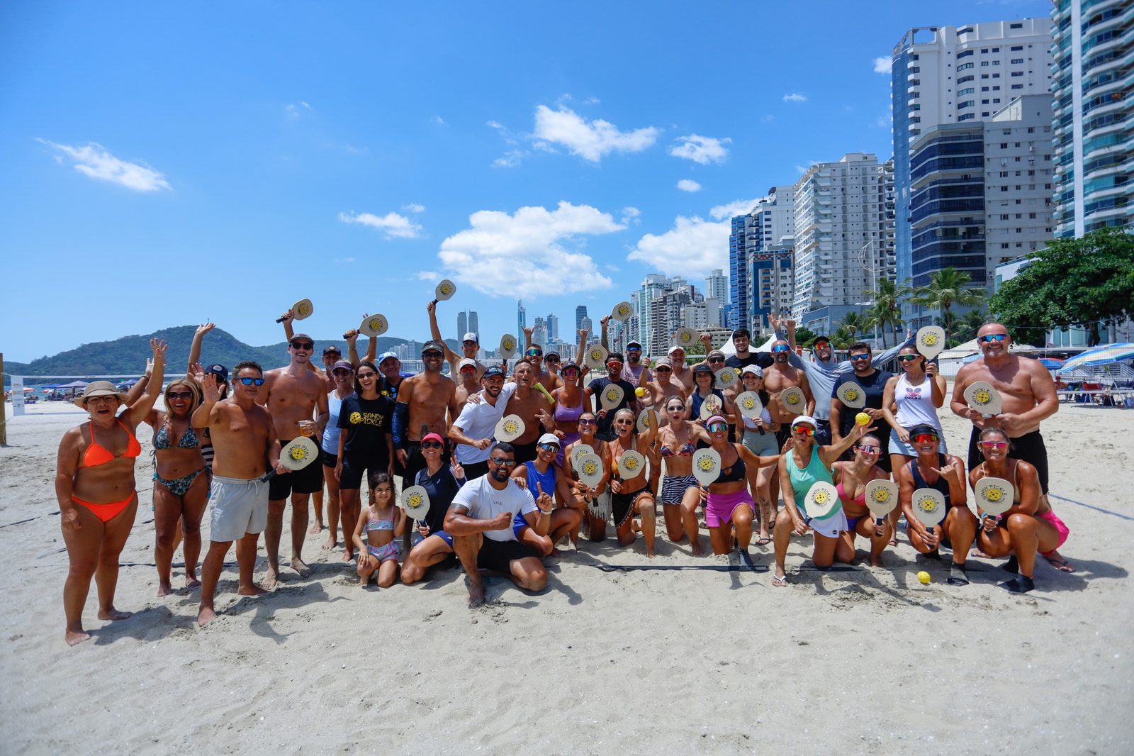Participantes do primeiro torneio de Beach Pickleball em Balneário Camboriú